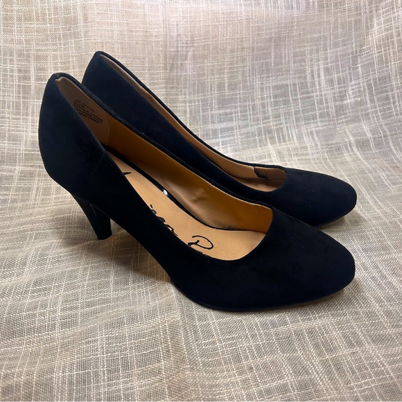 American Rag Shoes - 8 1/2 American Rag Black Suede Pump Heels.